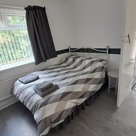 Dalton House - Three Bedroom Property Stretford Free Parking Near The Trafford Centre-2